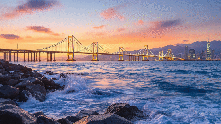 부산 겨울여행 필수코스 광안대교 야경 - 노을 지는 겨울 바다와 조명이 켜진 광안대교