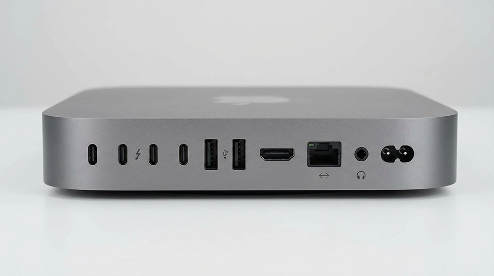 맥미니 후면 패널의 다양한 포트 근접 촬영, Thunderbolt 4, USB-A, HDMI, 이더넷 연결 단자 상세 보기